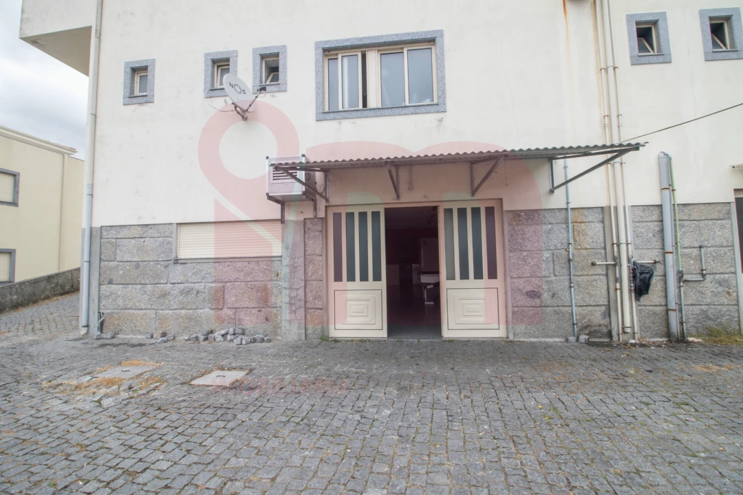 Loja para Trespasse em Vilarinho Foto 14