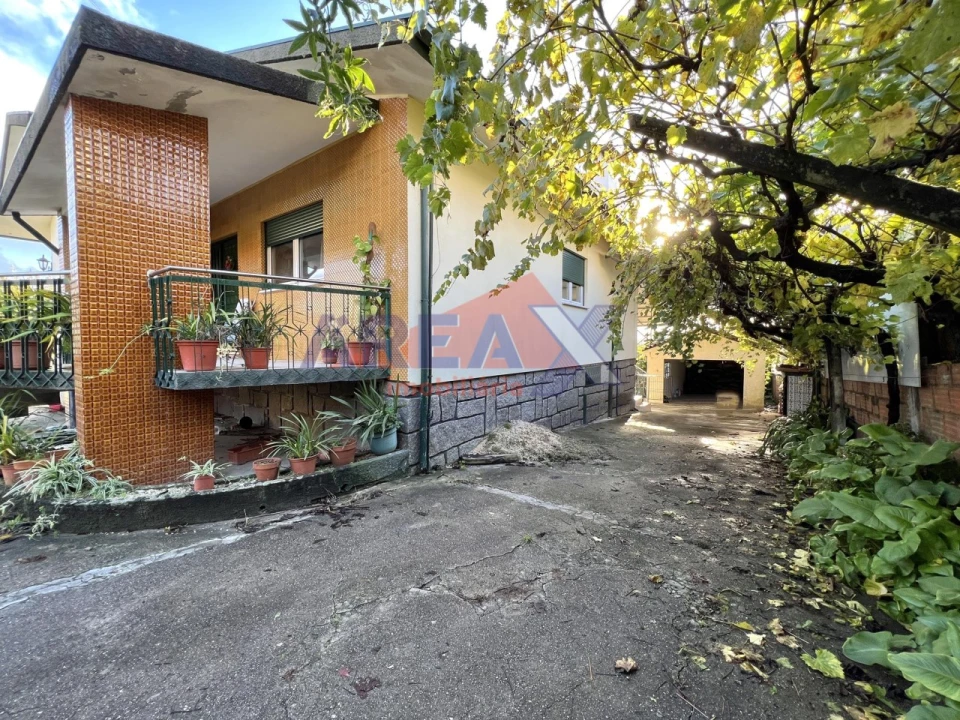 Moradia T5 para Venda em O. Azeméis, Riba-Ul, Ul, Macinhata Seixa, Madail Foto 8