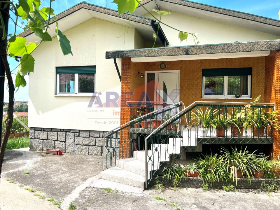 Moradia T5 para Venda em O. Azeméis, Riba-Ul, Ul, Macinhata Seixa, Madail Foto 2