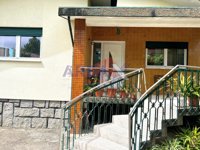 Moradia T5 para Venda em O. Azeméis, Riba-Ul, Ul, Macinhata Seixa, Madail Foto 4