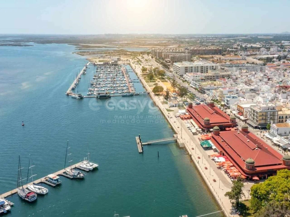 Prédio para Venda em Quelfes Foto 11