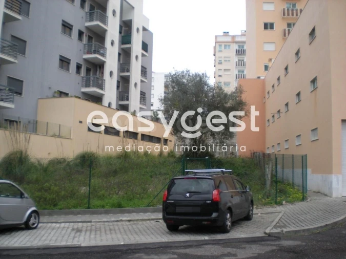 Terreno para Venda em Agualva e Mira-Sintra Foto 2