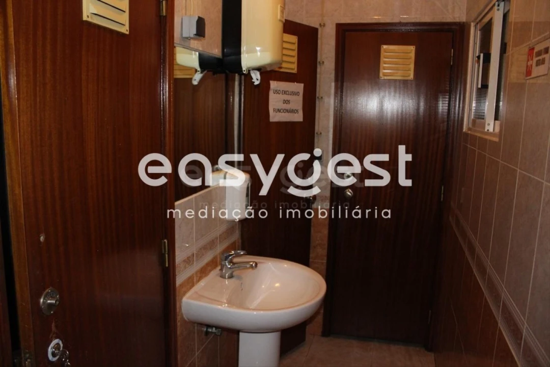 Armazém para Venda em Vila Real de Santo Antonio Foto 16