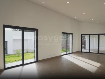 Moradia T3 para Venda em Loule (São Clemente)