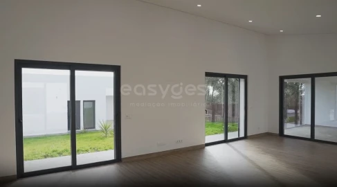 Moradia T3 para Venda em Loule (São Clemente)