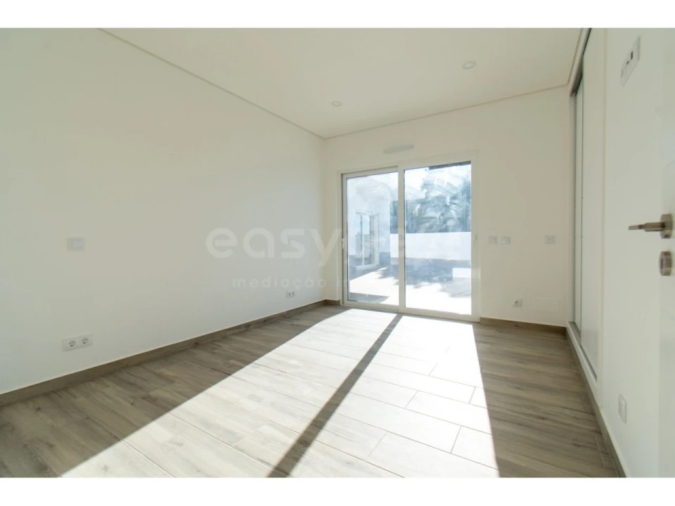 Moradia T4 para Venda em Altura Foto 17