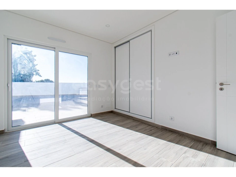 Moradia T4 para Venda em Altura Foto 18