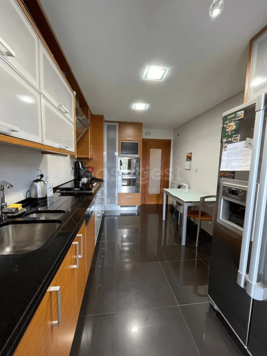 Apartamento T3 para Venda em Sacavém e Prior Velho Foto 12