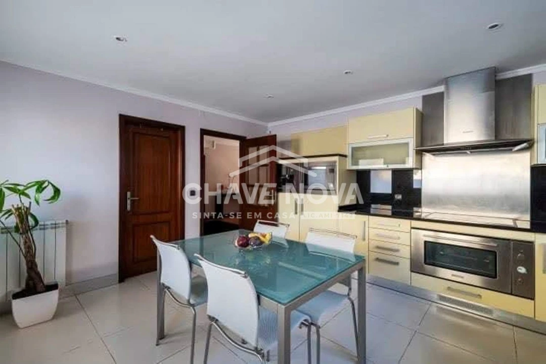 Moradia T4 para Venda em Vilar de Andorinho Foto 7