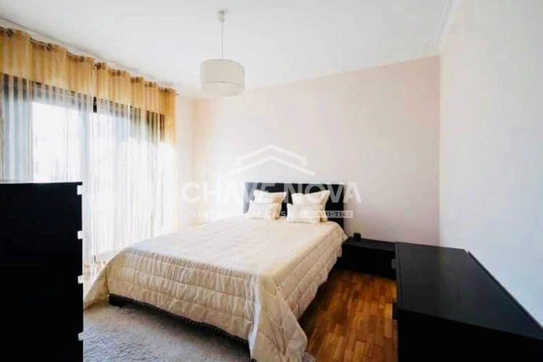 Moradia T4 para Venda em Vilar de Andorinho Foto 11