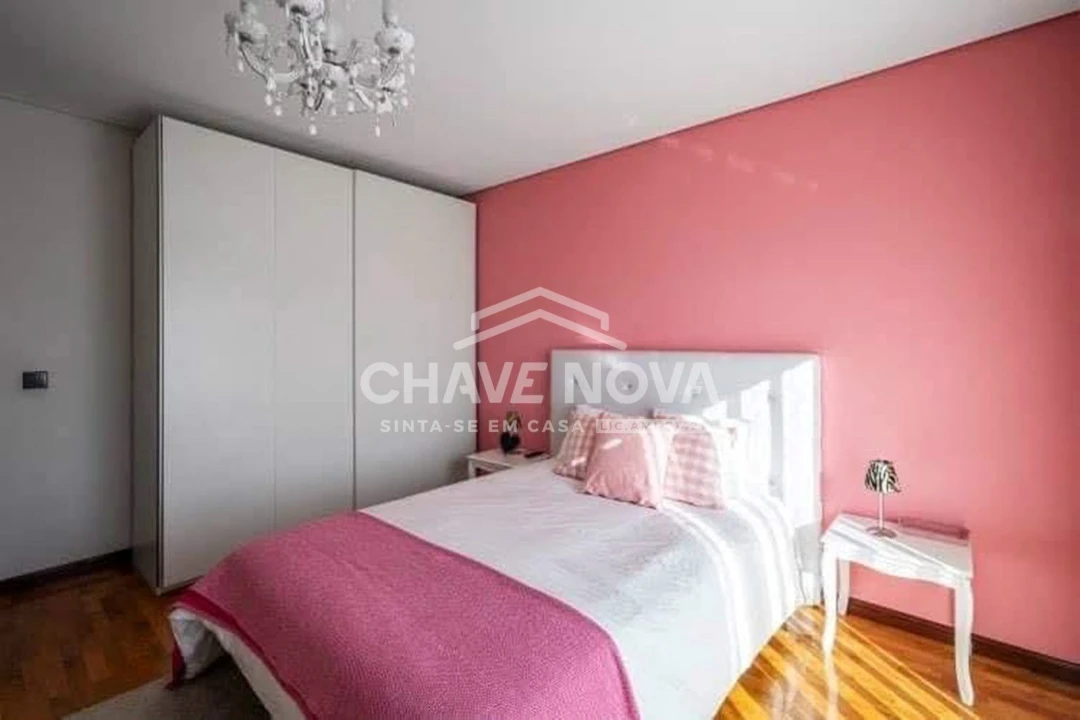 Moradia T4 para Venda em Vilar de Andorinho Foto 14