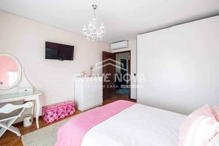 Moradia T4 para Venda em Vilar de Andorinho Foto 15