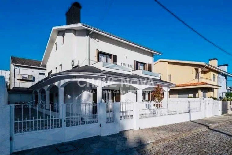 Moradia T4 para Venda em Vilar de Andorinho Foto 25