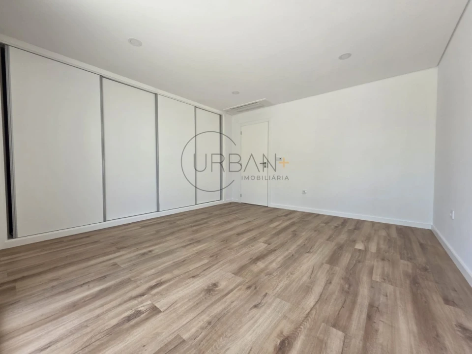 Apartamento T4 para Venda em Viseu Foto 8
