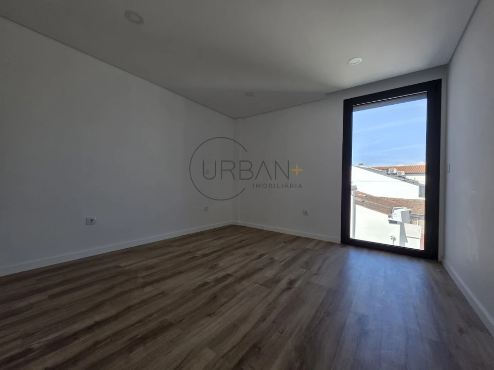 Apartamento T4 para Venda em Viseu Foto 14
