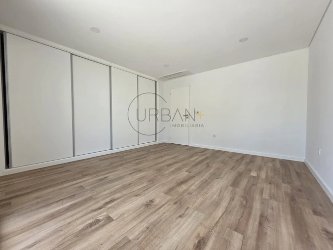 Apartamento T4 para Venda em Viseu Foto 8