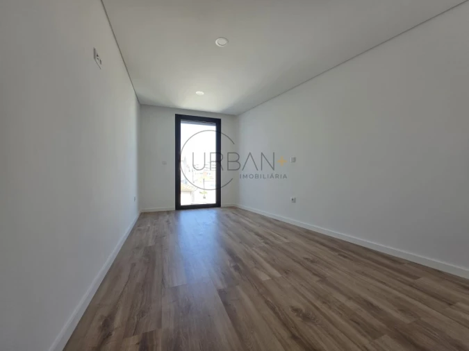 Apartamento T4 para Venda em Viseu Foto 16