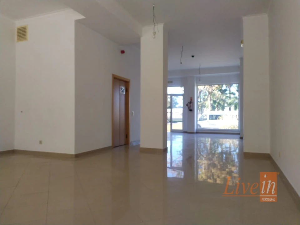 Loja para Venda em Carregado e Cadafais Foto 2