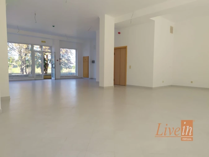 Loja para Venda em Carregado e Cadafais