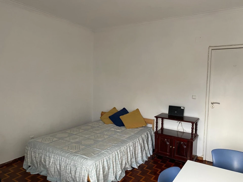 Apartamento T3 para Venda em Massamá e Monte Abraão Foto 9