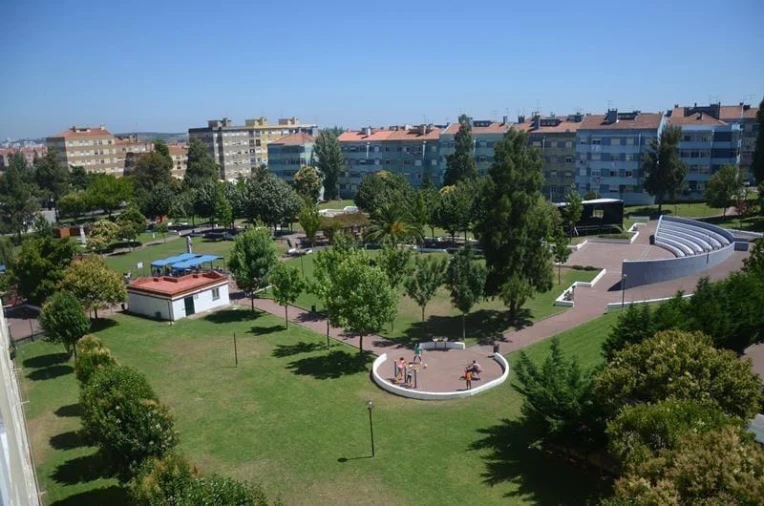 Apartamento T3 para Venda em Massamá e Monte Abraão Foto 21