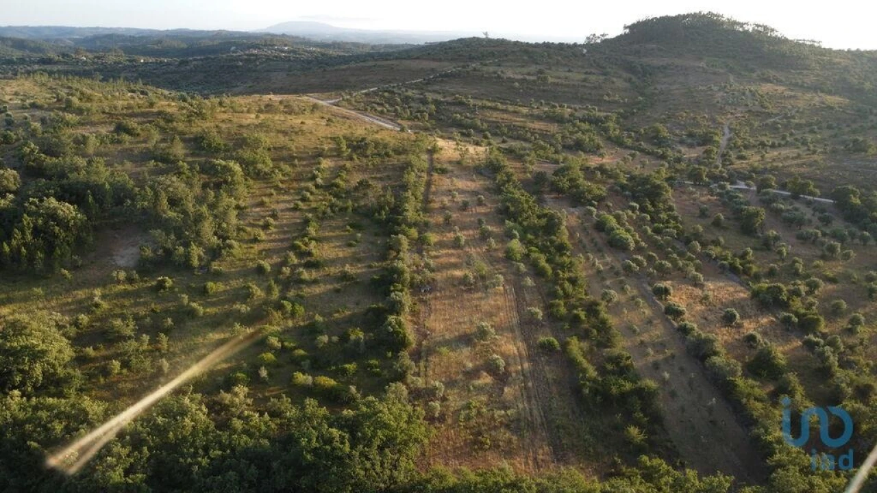 Terreno para Venda em Chãos Foto 1