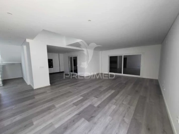 Moradia T4 para Venda em Corroios
