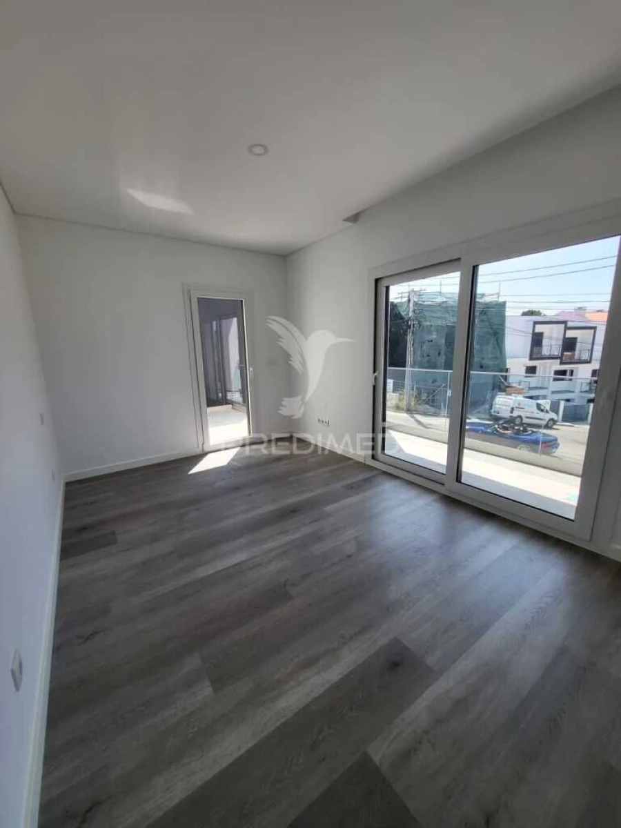 Moradia T4 para Venda em Corroios Foto 10