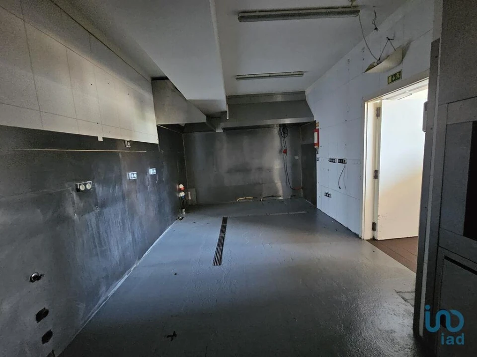 Loja para Arrendamento em São Martinho Foto 4