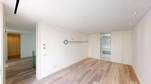 Moradia T5 para Venda em Loule (São Clemente)