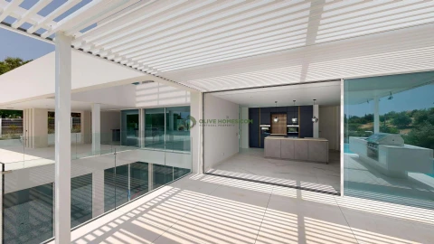 Moradia T5 para Venda em Loule (São Clemente)