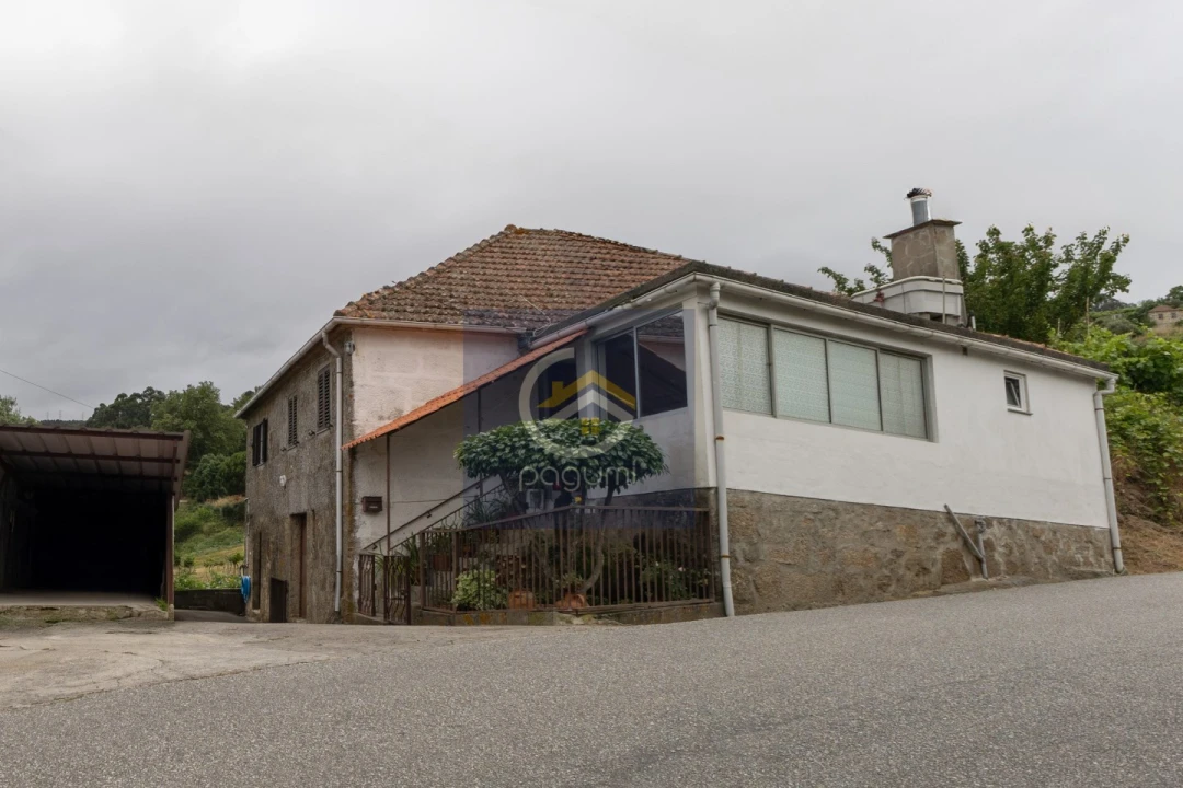Moradia T5 para Venda em Santa Cruz do Douro e São Tomé de Covelas Foto 9