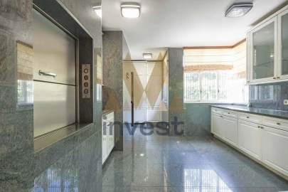 Moradia T5 para Venda em Lordelo do Ouro e Massarelos