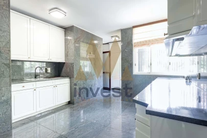 Moradia T5 para Venda em Lordelo do Ouro e Massarelos