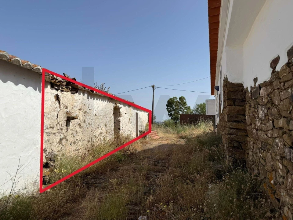 Moradia T2 para Venda em Martim Longo Foto 3