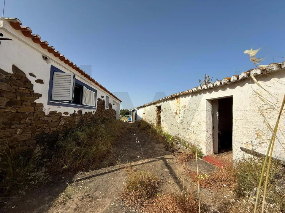 Moradia T2 para Venda em Martim Longo Foto 4