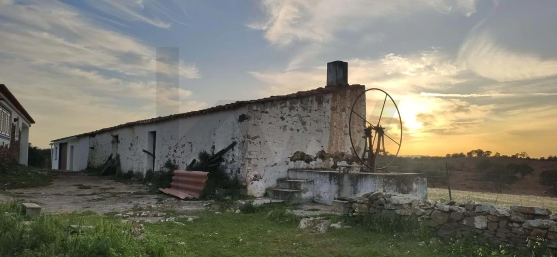 Moradia T2 para Venda em Martim Longo Foto 25