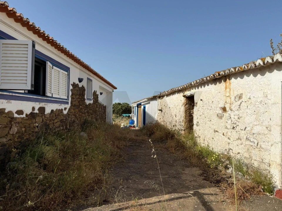 Moradia T2 para Venda em Martim Longo Foto 19