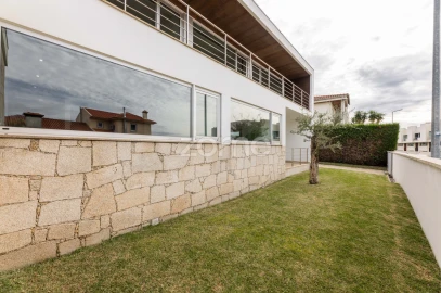 Moradia T3 para Venda em Nogueira, Fraião e Lamaçães