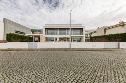 Moradia T3 para Venda em Nogueira, Fraião e Lamaçães