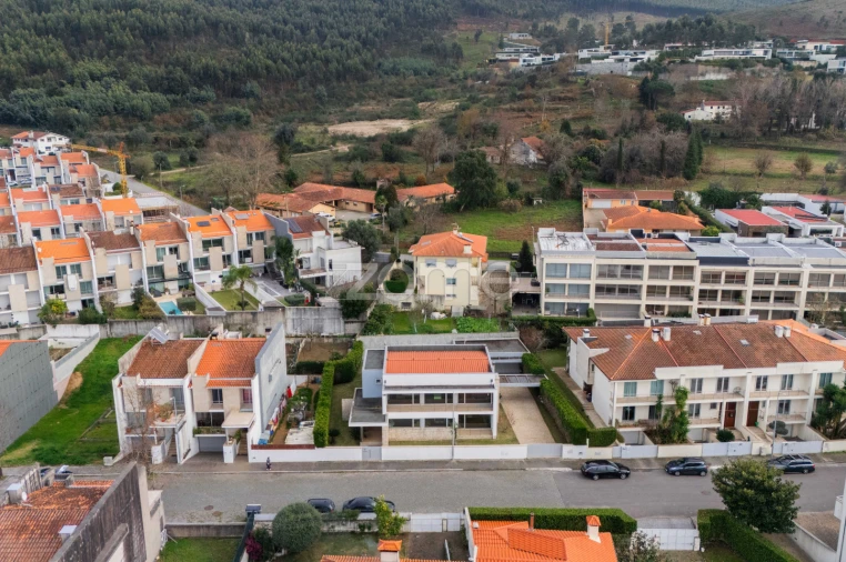 Moradia T3 para Venda em Nogueira, Fraião e Lamaçães Foto 54