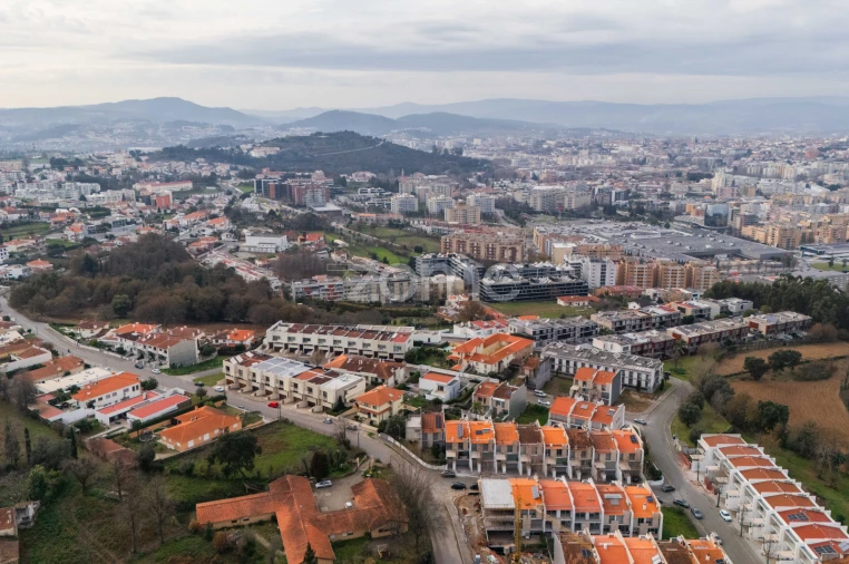 Moradia T3 para Venda em Nogueira, Fraião e Lamaçães Foto 60