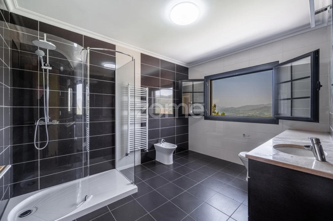 Moradia T6 para Venda em Azias Foto 6