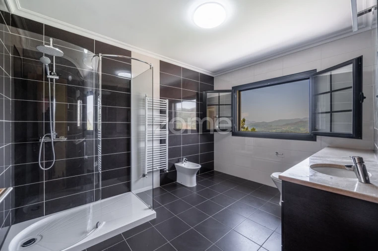 Moradia T6 para Venda em Azias Foto 7