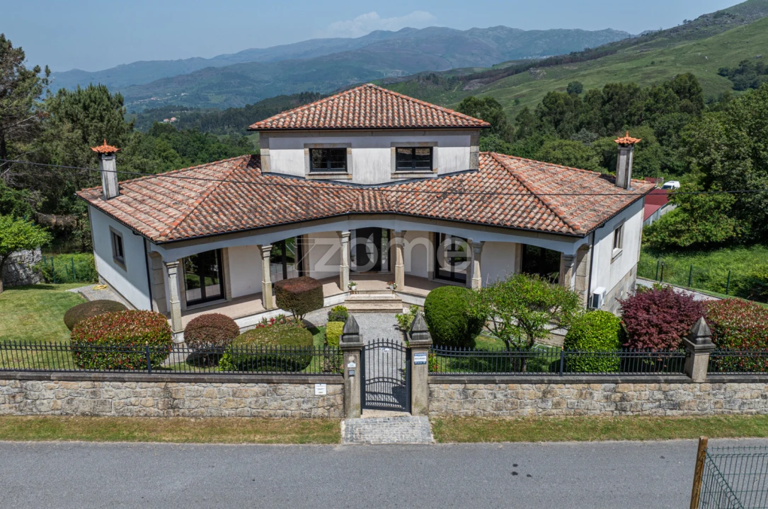 Moradia T6 para Venda em Azias Foto 2