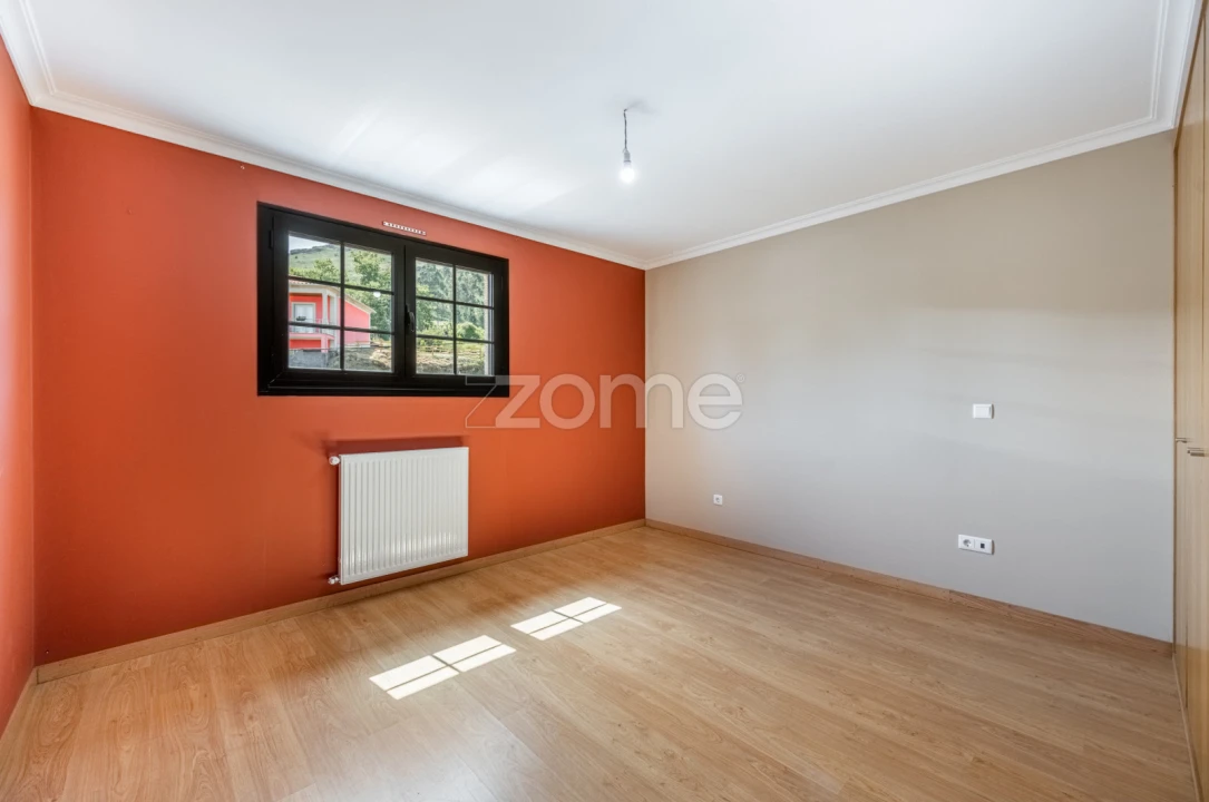 Moradia T6 para Venda em Azias Foto 24