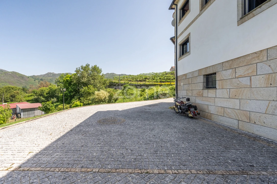 Moradia T6 para Venda em Azias Foto 30