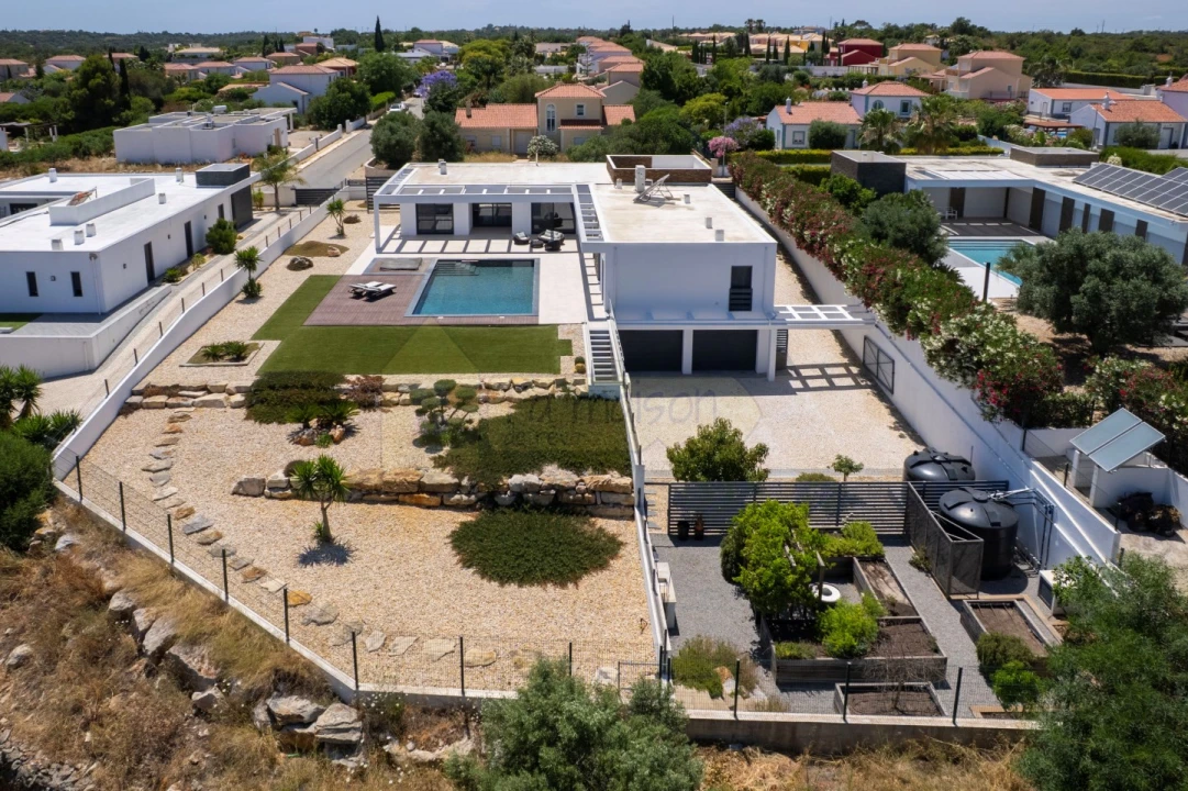 Moradia T3 para Venda em Quelfes Foto 9