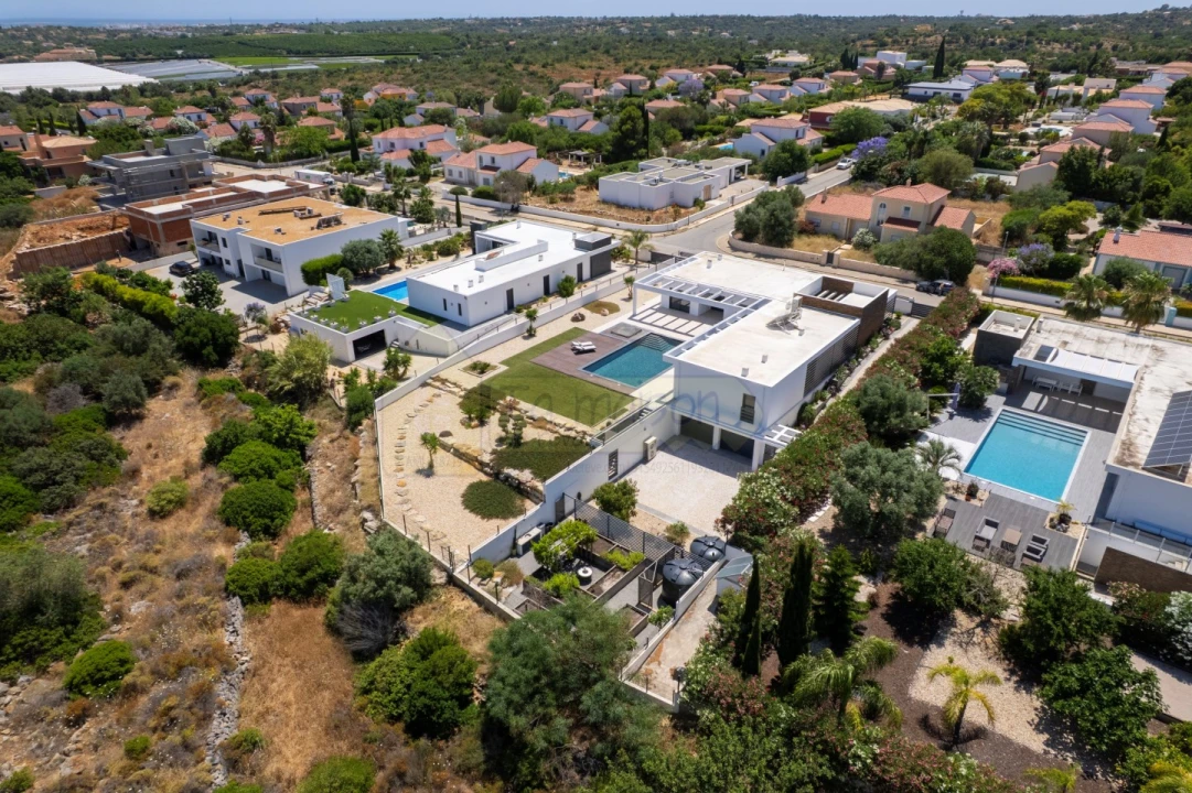 Moradia T3 para Venda em Quelfes Foto 53