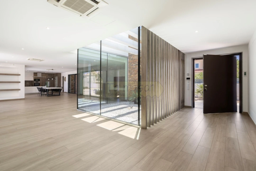 Moradia T3 para Venda em Quelfes Foto 13